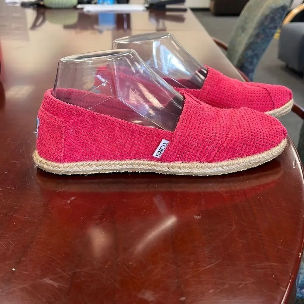 Toms Hot Pink Perforated Slip On Shoes sz 7.5 EUC